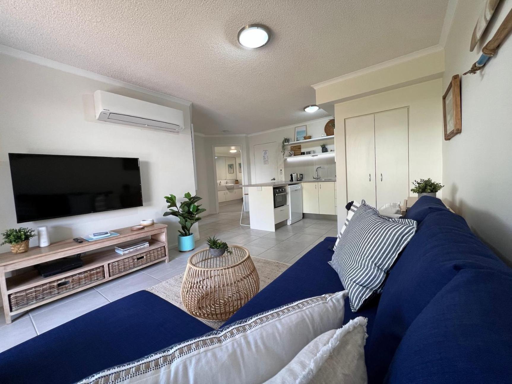 Nautical Stylish Ground Level 1 Bedroom Unit
